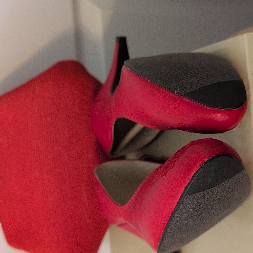 Shoes - Picture 4 of 5